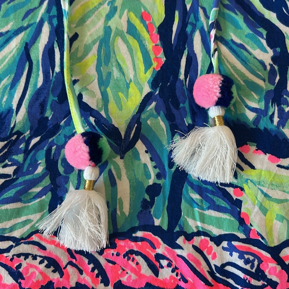 Lilly Pulitzer Britta Knit Tunic Swirling Seadream size XS
PROJECT due to hole - Picture 3 of 16